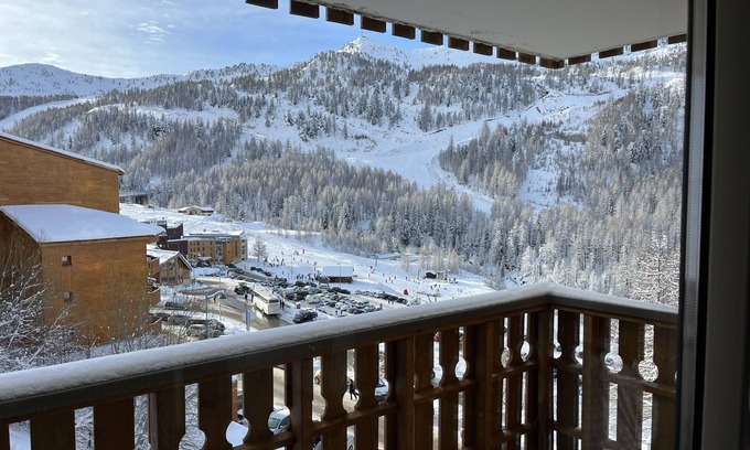 Isola Apartment | Appartement 3p 50m2 6 Couchages 2sdb 150m des Pistes et Villages Tout Confort