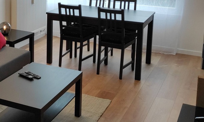 Plantieres Queuleu Apartment | Appartement au Calme - 3 Chambres Avec Télé, 2 sdb
