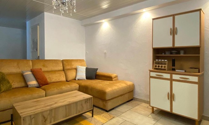 Ladern-sur-Lauquet Apartment | Appartement avec accès privé à la rivière
