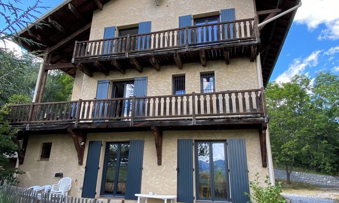 Villars-Colmars Apartment | Appartement bas de Chalet à Villars Colmars à 30 Minutes de la Foux Dallos