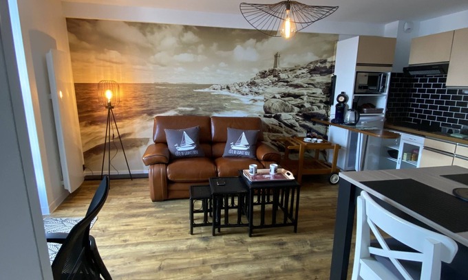 Perros-Guirec Apartment | Appartement Centre Ville avec balcon et place de parking privative