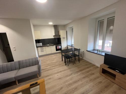Lure Apartment | Appartement centre-ville de Lure droit