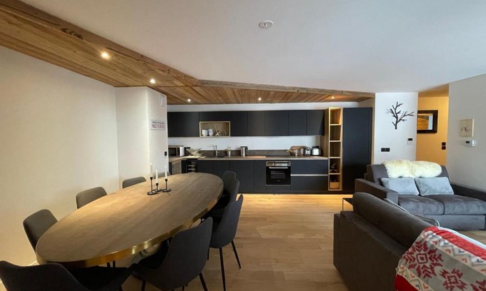 Les Carroz-d'Araches Apartment | Appartement de standing, pied des pistes, 4 chambres, 8 pers, parking, WIFI - FR-1-572-277