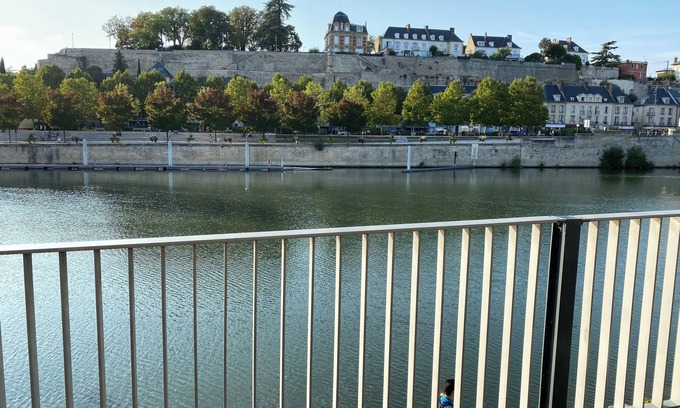 Pontoise Apartment | Appartement Haut Standing - 7 Couchages + 2 Sdb, au Rez-de-chaussée