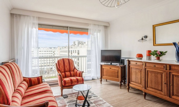 Clichy Apartment | Appartement Leroy, balcon - Welkeys