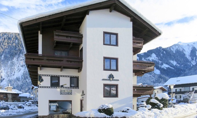 Mayrhofen Apartment | "Appartement Mayrhofen 8 Pers" Close to Ski Areas with Mountain View, Wi-Fi, Balcony & Parking