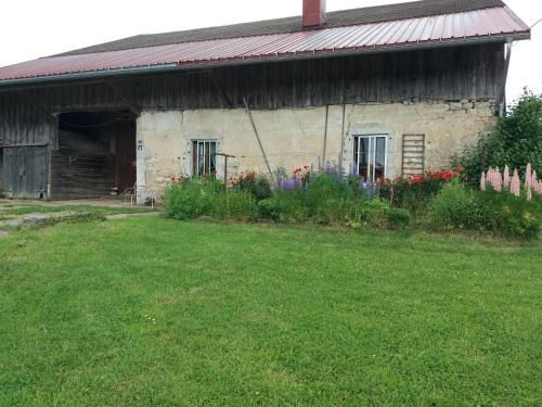 Malpas Apartment | Appartement meublé agréable au cœur du massif du Jura
