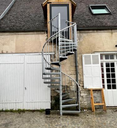 Fontaine-Chaalis Apartment | APPARTEMENT MODERNE DANS FERME DU 13éme SIECLE