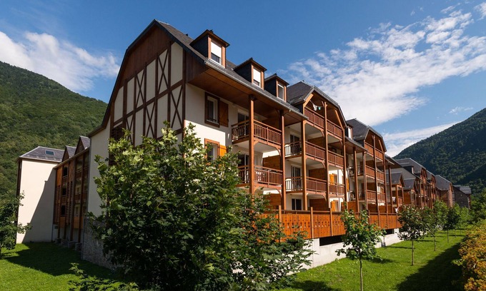 Saint-Mamet Condo | Appartement moderne | Accès piscine + fitness !