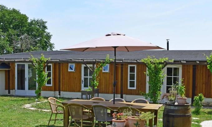 Marcheseuil Apartment | appartement on small holiday estate with pool