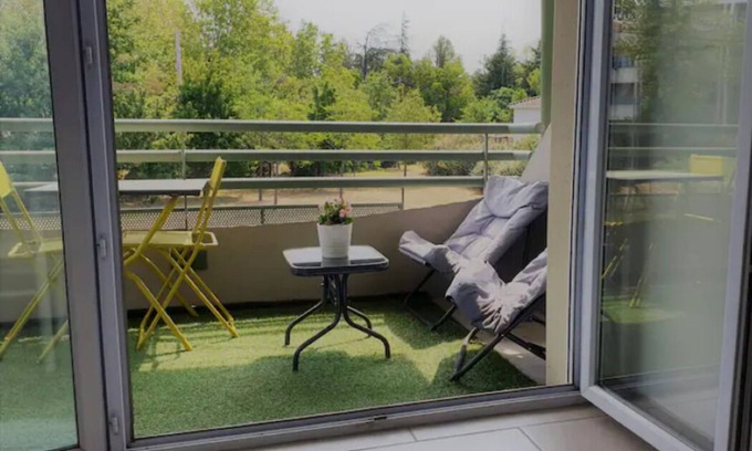 Montfavet Apartment | Appartement reposant, climatisé pour 4 pers