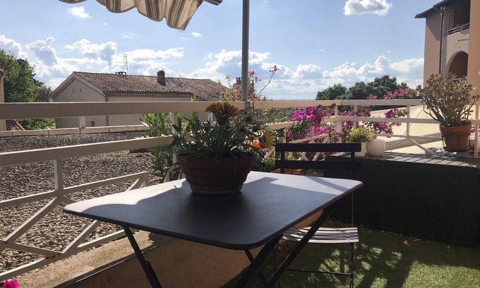 Les Angles Apartment | Appartement Terrasse au Calme à 10 mn du Centre D'avignon, Avec Piscine Commune