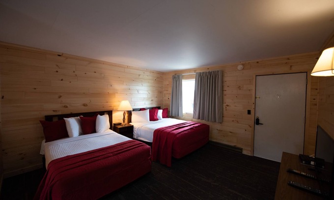 Mackinaw City Hotel | Apple Blossom Boutique 4