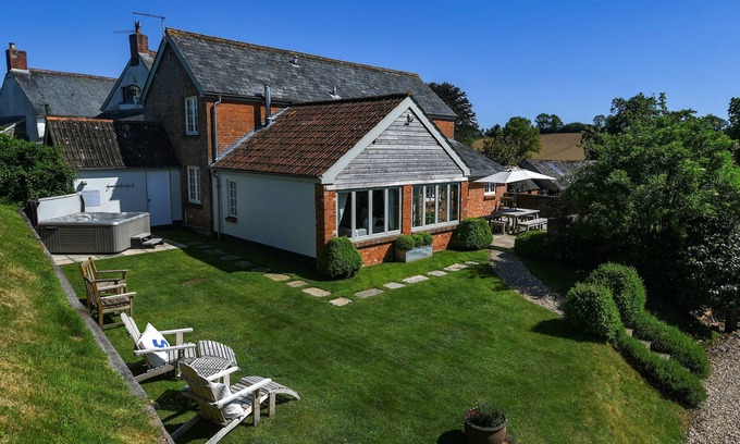 Ottery St Mary Cottage | APPLE MILL, family friendly, luxury holiday cottage in Sidmouth