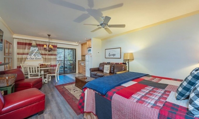 Lake Lure Apartment | Apple Valley 16 at Rumbling Bald