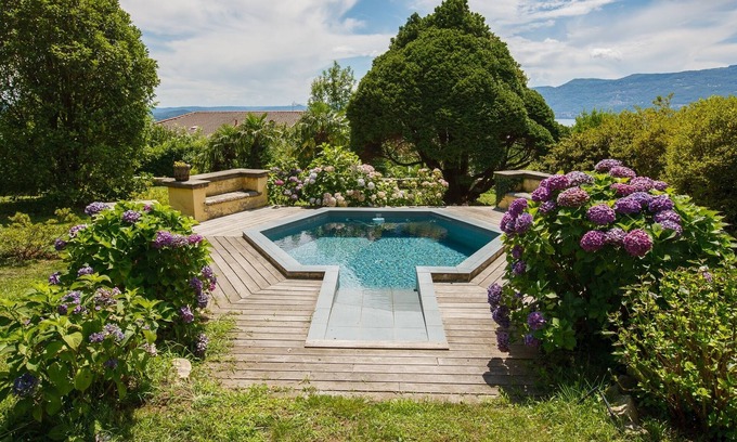 Cissano Villa | Approximately 250 m² 7-room house with refreshment basin and dream view