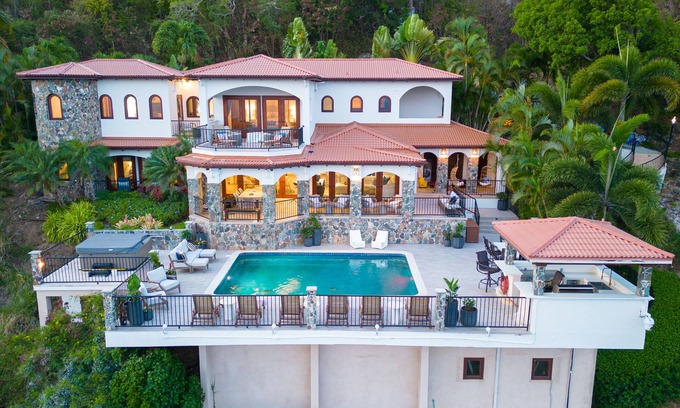 Rendezvous & Ditleff Villa | Apre's Sea - Incredible Reimagined Luxury 5 Bedroom with Coastal Ambiance