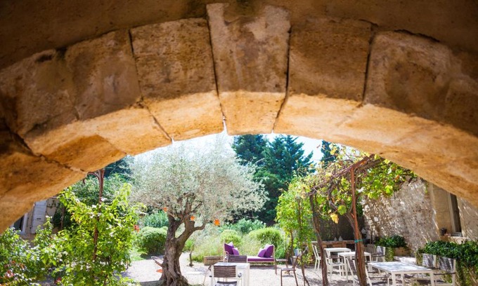 Saint-Laurent-des-Arbres Bed & Breakfast | Apres La Sieste