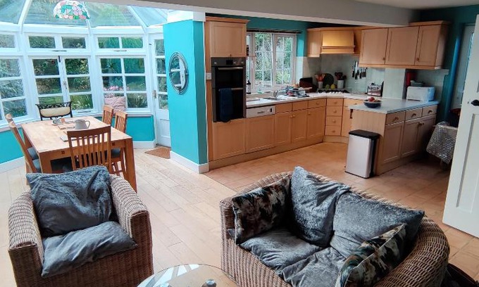 Icklesham House | April cottage