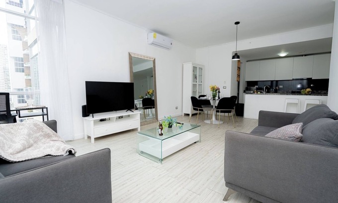 San Francisco Apartment | Apt 2 bedroom free parking and pool