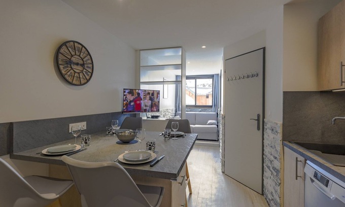 Val-Thorens Apartment | apt 4 people, very cozy and functional, 2 separate bedrooms, mountain view, south exposure,.