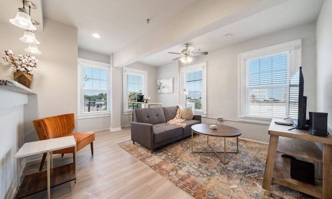 Brazos Apartment | Apt 405 · Stunning Apartment with Waco Downtown View