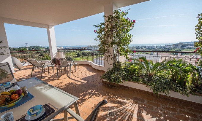Albardeira Apartment | Apt. Bombordo, with pool and amazing sea views