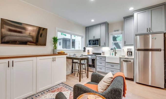 Old Fourth Ward Apartment | Apt By Atlanta BeltLine: 2 Mi to State Farm Arena!