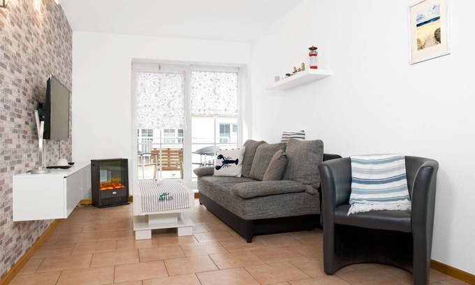 Gollwitz Apartment | Apt. GOLLIN - Cozy living just 400 meters from the natural beach.