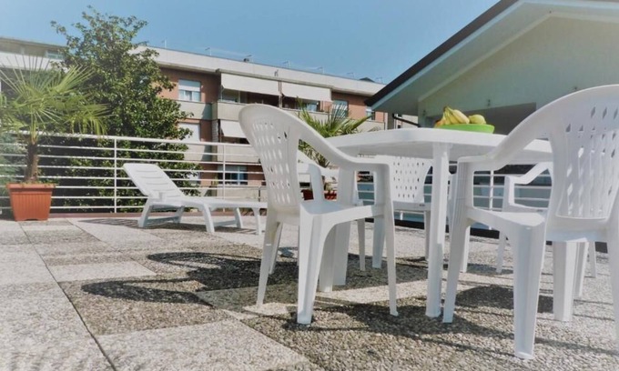 Ex Campo d'Aviazione House | Apt in villa near the sea 100 m²