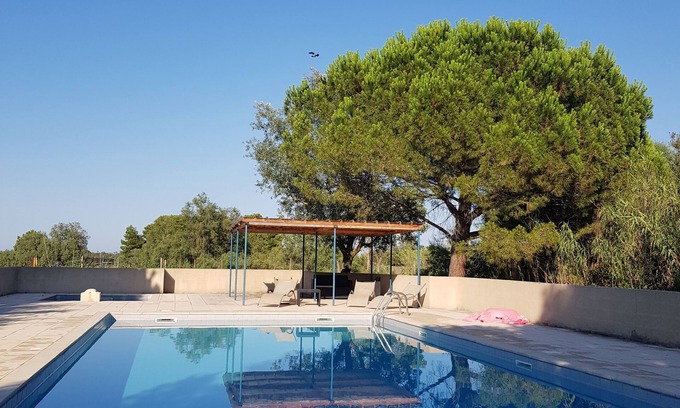 Saint-Laurent-d'Aigouze Apartment | Apt near Aigues-Mortes air-conditioned and sea with pool