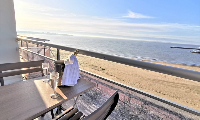 Royan Apartment | Apt. Standing in front of Royan beach