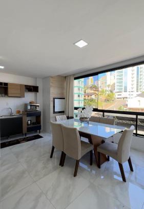 Piratuba Apartment | Apto Girassol - 2 Quartos, Apto moderno,confortável e de frente para avenida principal!