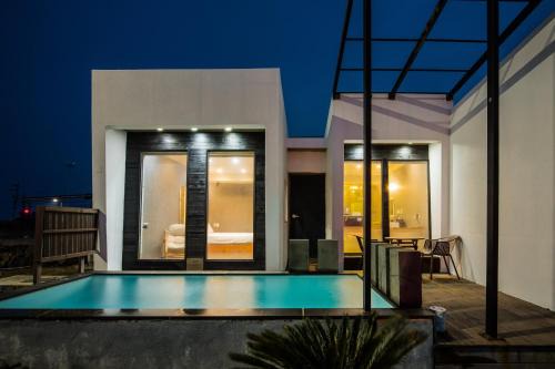 Gujwa House | Aqua Beautique Poolvilla