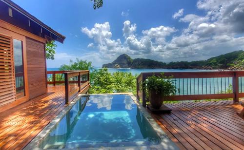 Playa La Redonda Hotel | Aqua Oceanfront Hotel Resort