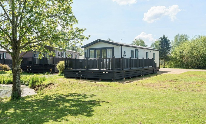 Great Houghton Cottage | AQUADROME ABODE - BILLING AQUADROME in Billing Aquadrome Holiday Park