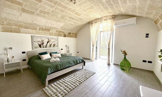 Gravina in Puglia Apartment | Aquamirae - Historic home with panoramic balcony -