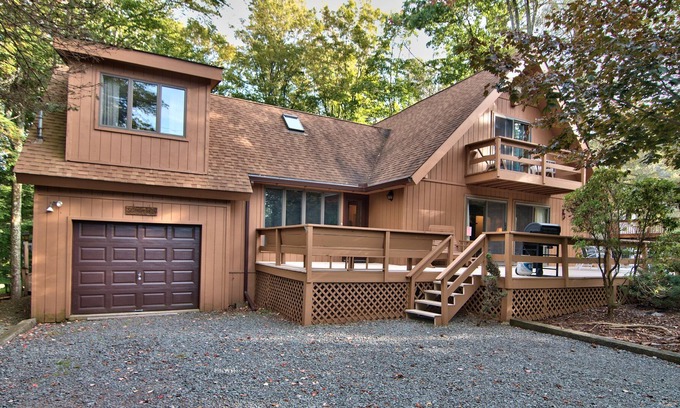 Wallenpaupauk Lake Estates House | Aquarius Drive Contemporary - Wallenpaupack Lake Estates