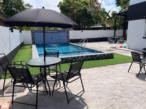 Kawasan Perindustrian Chendering House | AR-RAHMAN HOMESTAY KUALA TERENGGANU Semi-D, 2-storey, 4-Bedroom 4-Bathroom, 25x13feet Private Swimming Pool with 5 feet Fountain