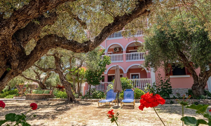 Ano Vasilikos Hotel | Arazzo Apartments