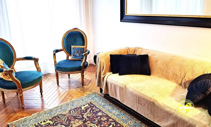 Quartier de la Plaine-de-Monceaux Apartment | Arc de Triomphe-Wagram 48sqm available for the Olympic games, access by metro