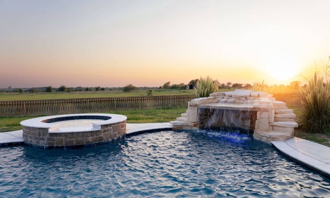 McLennan County House | Arcade 5 TVs 2 LR 20min to Baylor 5 Acres