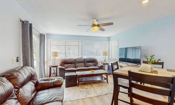 Myrtle Beach Condo | Arcadian Dunes condo with pool, hot tub, game room & W/D