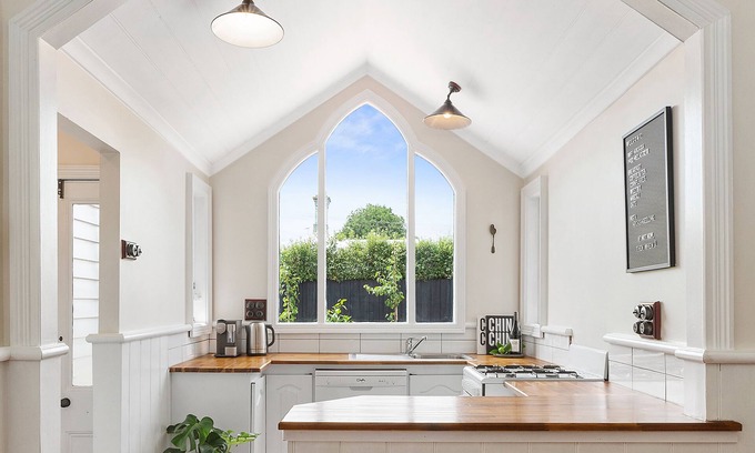 Geelong West House | Arcasia Cottage - Central, King Bed