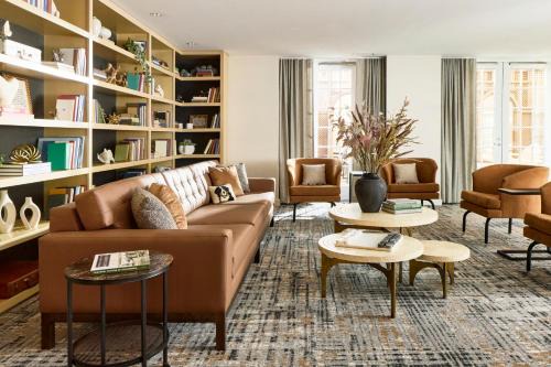 Old Town Alexandria Hotel | Archer Hotel Old Town Alexandria