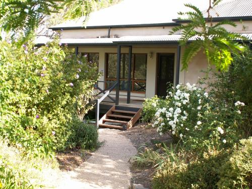 Rowland Flat Villa | Archery Road Estate