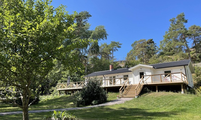 Varmdo Cottage | Archipelago house near the sea on Djurö
