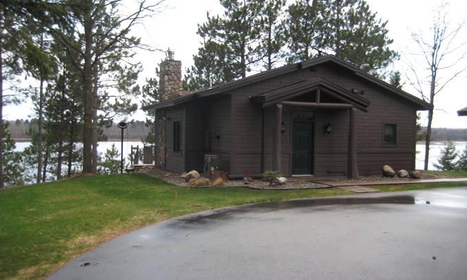 Breezy Point Cabin | Architect Designed, Waterfront, One Bedroom Cabin Suite