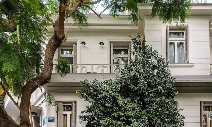Athens City Centre House | Architect's Acropolis Townhouse Oasis