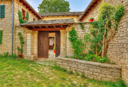 Monodendri Apartment | Archontiko Rapti Stone Traditional House